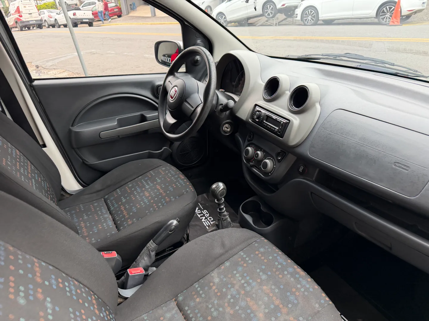 Imagem 12 – Fiat Uno 1.0 Evo Vivace 8V Flex 4P Manual