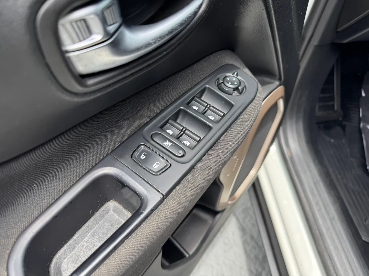 Imagem 13 – Jeep Renegade 1.8 16V Flex Sport 4P Manual