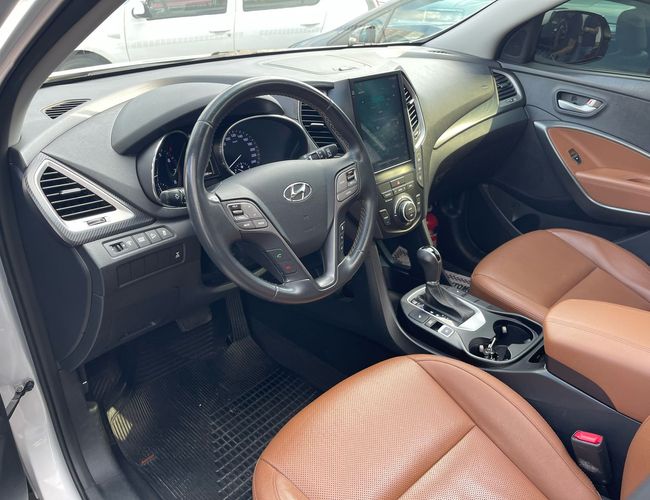 Imagem exterior do veículo Santa Fé 2016 3.3 Mpfi 4X4 7 Lugares V6 270Cv Gasolina 4P Automático 
