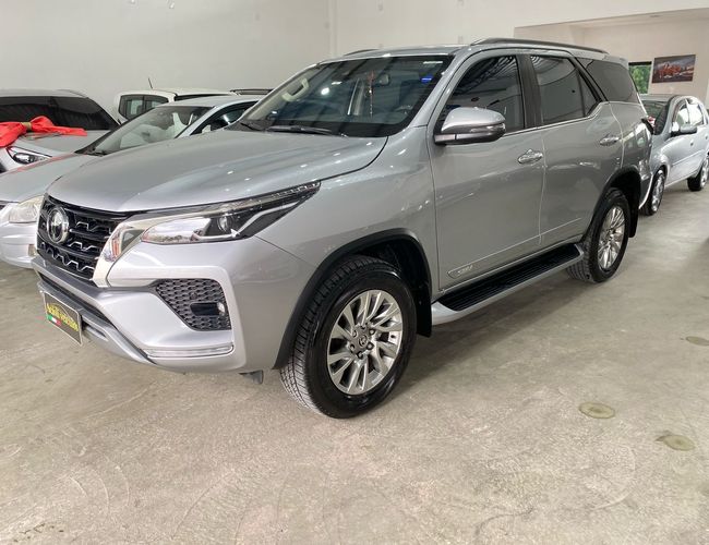 Imagem exterior do veículo Hilux Sw4 2021 2.8 D-4D Turbo Diesel Srx 7L 4X4 Automático 
