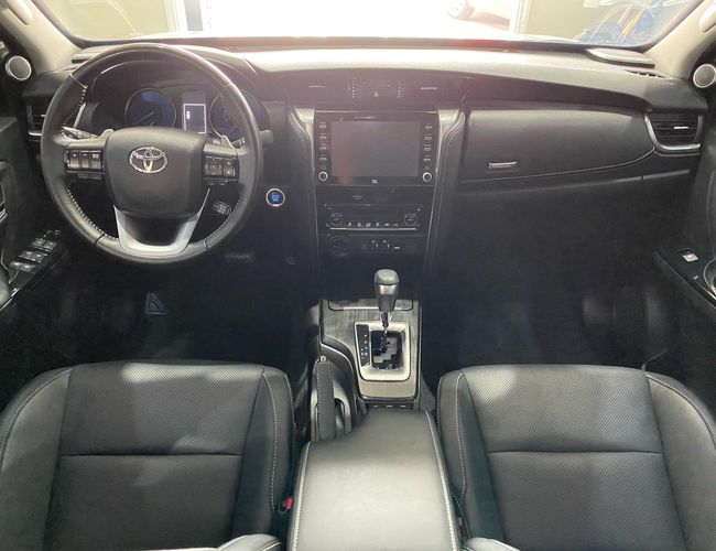 Imagem exterior do veículo Hilux Sw4 2021 2.8 D-4D Turbo Diesel Srx 7L 4X4 Automático 