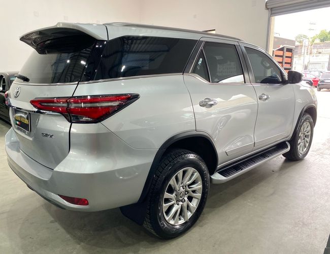 Imagem exterior do veículo Hilux Sw4 2021 2.8 D-4D Turbo Diesel Srx 7L 4X4 Automático 