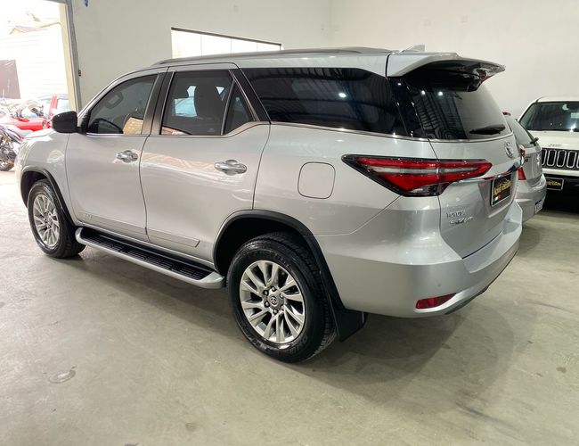 Imagem exterior do veículo Hilux Sw4 2021 2.8 D-4D Turbo Diesel Srx 7L 4X4 Automático 
