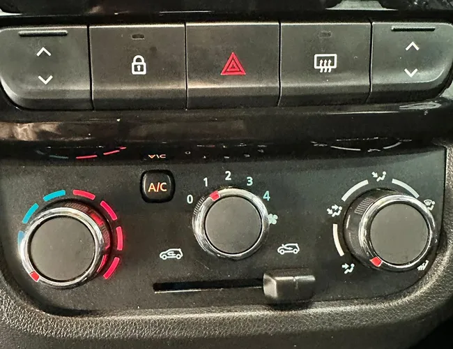 Imagem 13 – Kwid 2025 1.0 12V Sce Flex Intense Manual