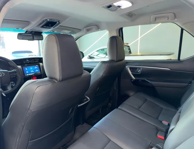 Imagem 12 – Hilux Sw4 2025 2.8 D-4D Turbo Diesel Srx Platinum 7L 4X4 Automático