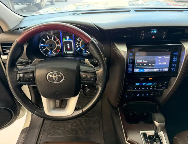 Imagem 16 – Hilux Sw4 2017 2.8 Srx 4X4 7 Lugares 16V Turbo Intercooler Diesel 4P Automático