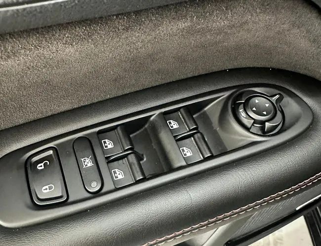 Imagem 18 – Rampage 2025 2.0 Hurricane 4 Turbo Gasolina R/T 4X4 Automático