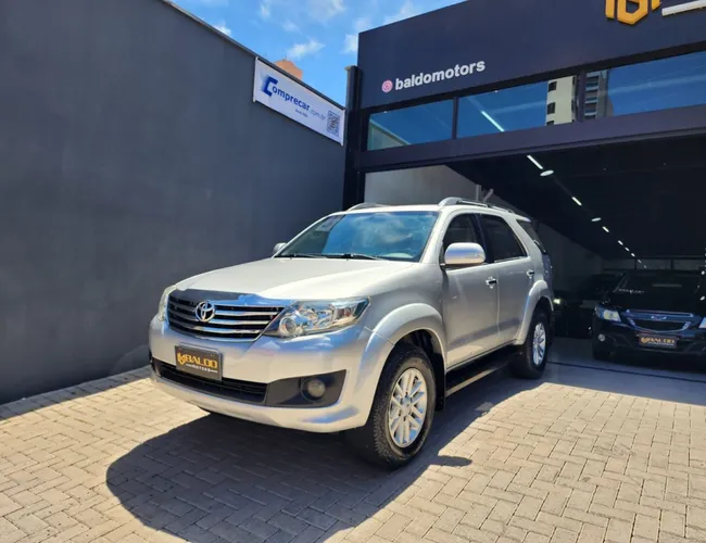 Imagem exterior do veículo Hilux Sw4 Sr 4X2 2.7/ 2.7 Flex 16V Aut. 2013 Hilux Sw4 Sr 4X2 2.7/ 2.7 Flex 16V Aut. 