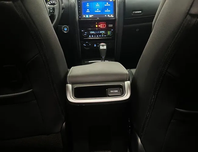 Imagem 15 – Hilux Sw4 2025 2.8 D-4D Turbo Diesel Srx Platinum 7L 4X4 Automático