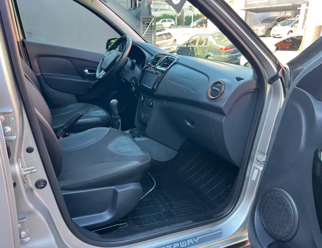 Imagem 13 – Sandero 2017 1.6 STEPWAY 8V FLEX 4P MANUAL