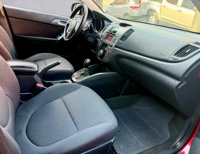 Imagem 17 – Cerato 2012 1.6 E.221 Sedan 16V Gasolina 4P Automático