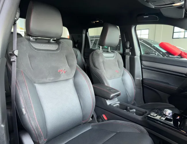 Imagem 12 – Rampage 2024 2.0 Hurricane 4 Turbo Gasolina R/T 4X4 Automático