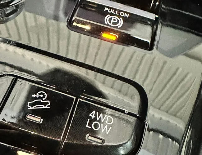 Imagem 19 – Rampage 2025 2.0 Hurricane 4 Turbo Gasolina Rebel 4X4 Automático