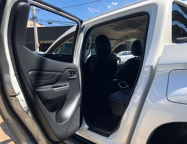 Imagem 11 – L200 Triton 2023 2.4 16V Turbo Diesel Sport Hpe-S Cd 4P 4X4 Automático