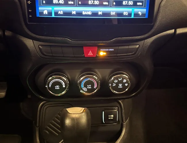 Imagem 8 – Renegade 2016 1.8 16V Flex 4P Automático