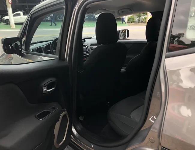 Imagem 9 – Renegade 2017 1.8 16V Flex Sport 4P Automático