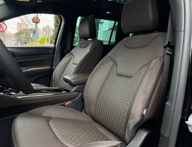 Imagem 7 – Commander 2025 2.0 Hurricane 4 Turbo Gasolina Overland At9