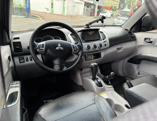 Imagem exterior do veículo L200 Triton 2012 3.2 Hpe 4X4 Cd 16V Turbo Intercooler Diesel 4P Automático