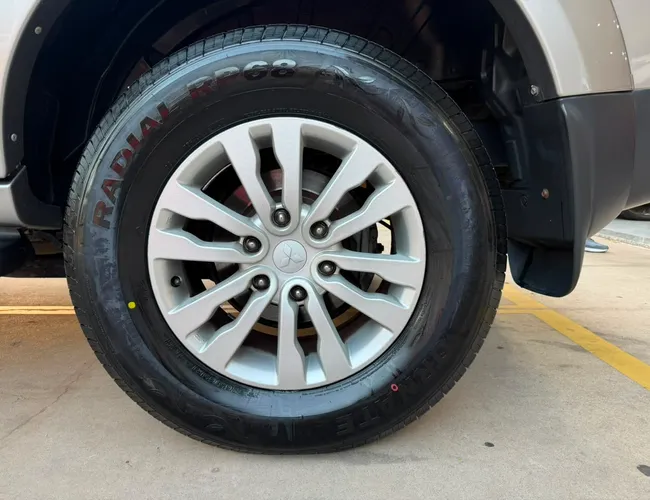 Imagem 9 – Pajero 2016 3.5 Hpe 4X4 7 Lugares V6 24V Flex 4P Automático