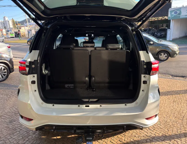 Imagem 12 – Hilux Sw4 2024 2.8 D-4D Turbo Diesel Gr-S 7L 4X4 Automático
