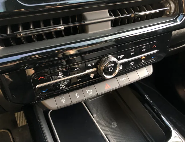 Imagem 15 – Rampage 2025 2.0 Hurricane 4 Turbo Gasolina R/T 4X4 Automático
