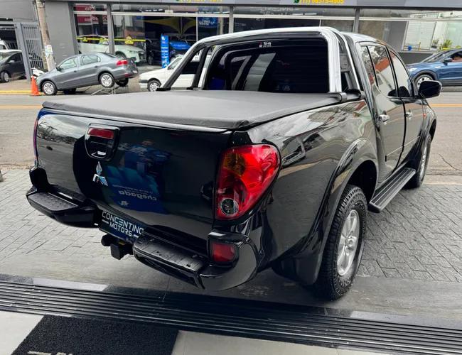 Imagem exterior do veículo L200 Triton 2012 3.2 Hpe 4X4 Cd 16V Turbo Intercooler Diesel 4P Automático