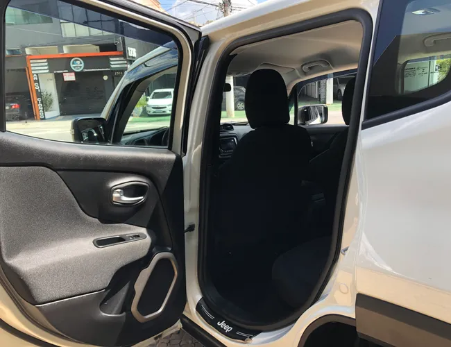Imagem 10 – Renegade 2016 1.8 16V Flex Sport 4P Automático