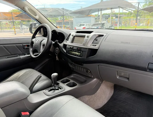 Imagem 17 – Hilux 2015 2.7 Srv 4X2 Cd 16V Flex 4P Automático