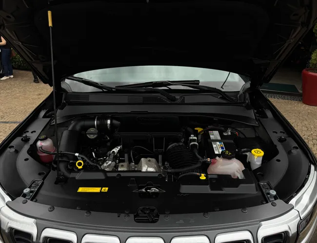 Imagem 17 – Commander 2025 2.0 Hurricane 4 Turbo Gasolina Overland At9