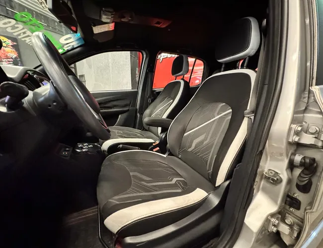 Imagem 10 – Uno 2016 1.4 Evo Sporting 8V Flex 4P Automatizado