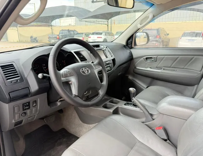 Imagem 12 – Hilux 2015 2.7 Srv 4X2 Cd 16V Flex 4P Automático