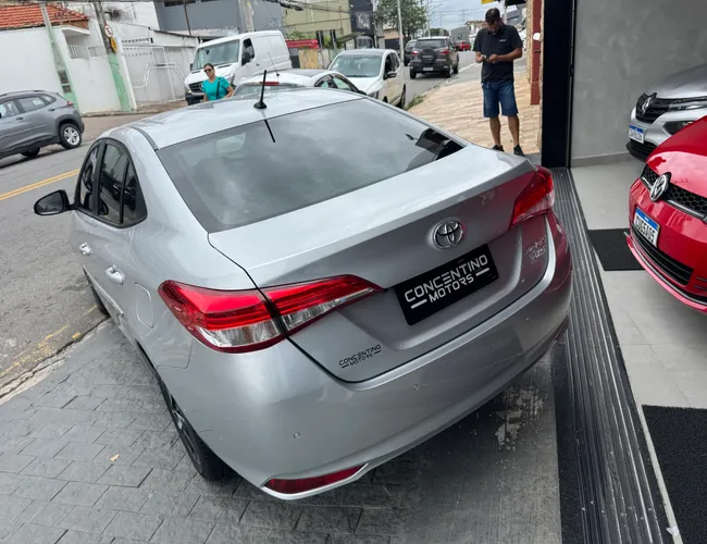 Imagem exterior do veículo Yaris 2023 1.5 16V Flex Sedan Xls Connect Multidrive