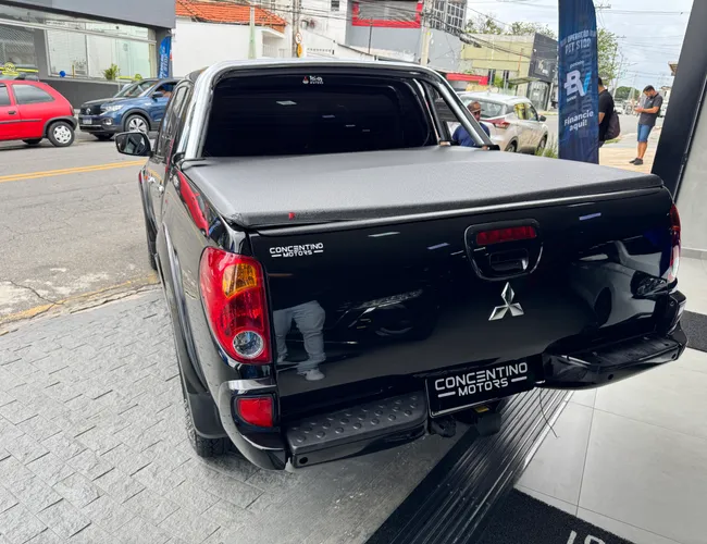 Imagem exterior do veículo L200 Triton 2012 3.2 Hpe 4X4 Cd 16V Turbo Intercooler Diesel 4P Automático