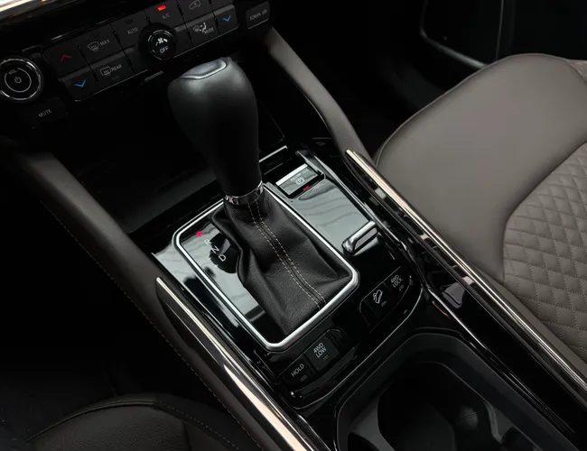 Imagem 15 – Commander 2025 2.0 Hurricane 4 Turbo Gasolina Overland At9