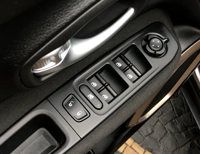 Imagem 7 – Renegade 2017 1.8 16V Flex Sport 4P Automático