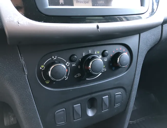 Imagem 13 – Sandero 2015 1.0 EXPRESSION 16V FLEX 4P MANUAL