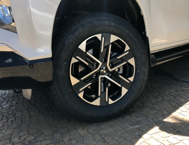 Imagem 5 – L200 Triton 2023 2.4 16V Turbo Diesel Sport Hpe-S Cd 4P 4X4 Automático