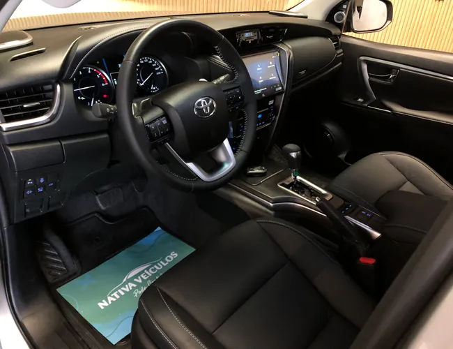 Imagem 7 – Hilux Sw4 2024 2.8 D-4D Turbo Diesel Srx Platinum 7L 4X4 Automático