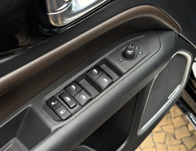 Imagem 9 – Commander 2025 2.0 Hurricane 4 Turbo Gasolina Overland At9