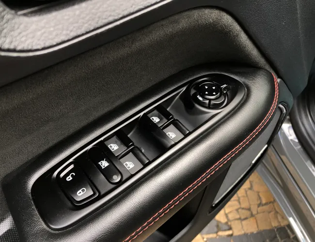 Imagem 17 – Rampage 2025 2.0 Hurricane 4 Turbo Gasolina R/T 4X4 Automático