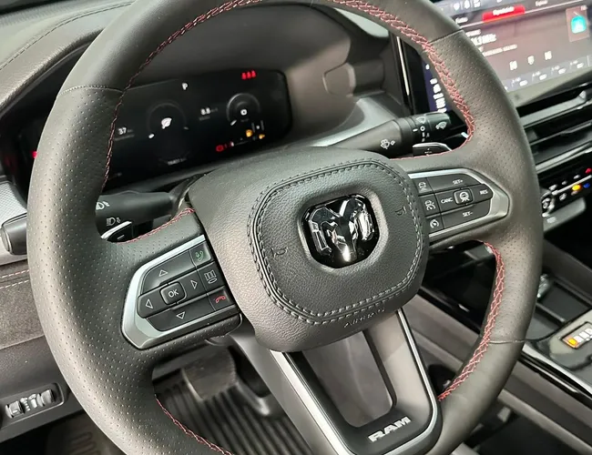 Imagem 19 – Rampage 2025 2.0 Hurricane 4 Turbo Gasolina R/T 4X4 Automático