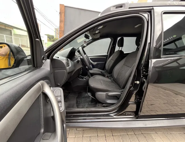 Imagem exterior do veículo Duster Expression 1.6 Hi-Flex 16V Mec. 2017 Duster Expression 1.6 Hi-Flex 16V Mec. 