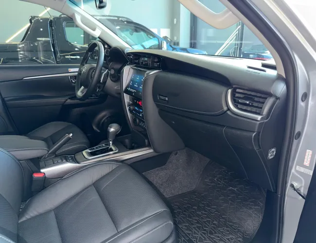 Imagem 11 – Hilux Sw4 2025 2.8 D-4D Turbo Diesel Srx Platinum 7L 4X4 Automático