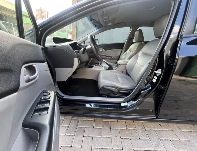 Imagem exterior do veículo Civic Sedan Lxs 1.8/1.8 Flex 16V Aut. 4P 2015 Civic Sedan Lxs 1.8/1.8 Flex 16V Aut. 4P 