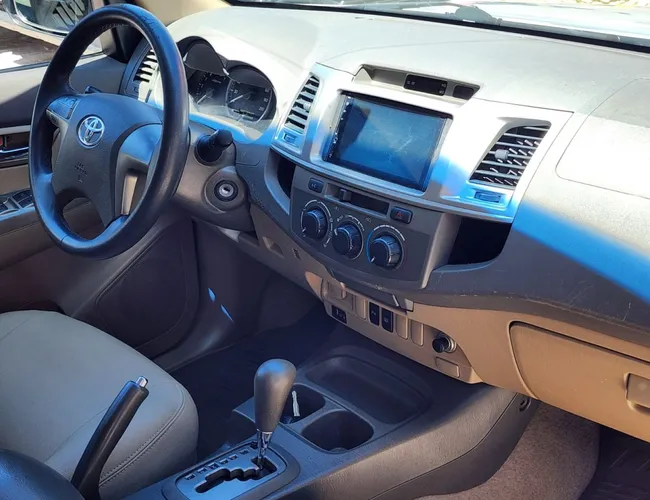 Imagem exterior do veículo Hilux Sw4 Sr 4X2 2.7/ 2.7 Flex 16V Aut. 2013 Hilux Sw4 Sr 4X2 2.7/ 2.7 Flex 16V Aut. 