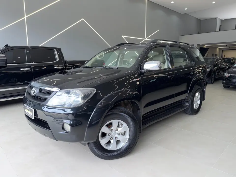 Toyota Hilux Sw4 — foto 1
