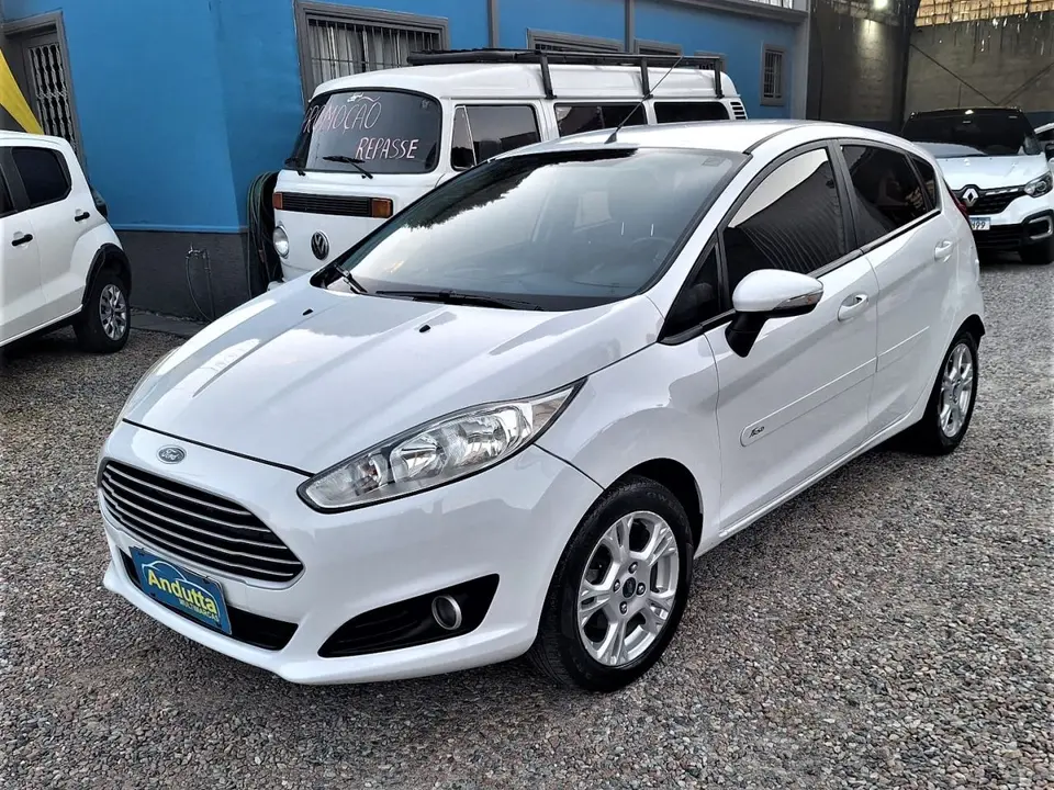 Ford Fiesta Hatch — foto 1