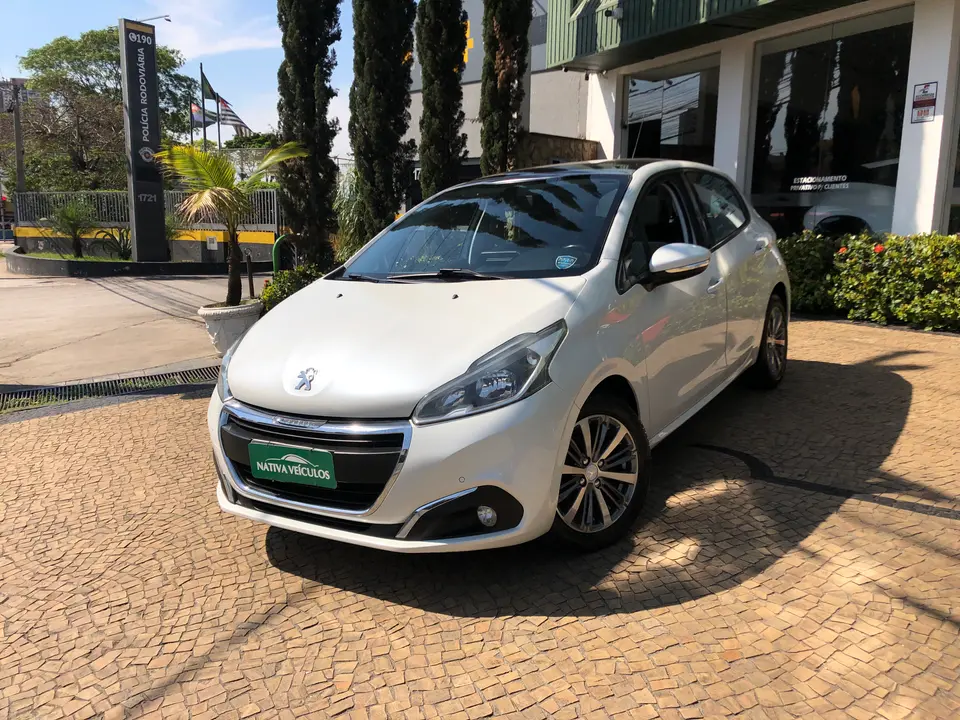 Peugeot 208 — foto 1