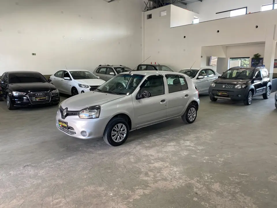 Renault Clio — foto 1