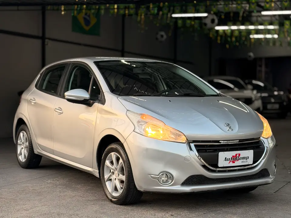 Peugeot 208 — foto 1